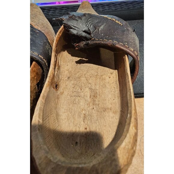 Vintage Dutch Wooden Clogs Leather Strap Embossed Rooster Design Handcarved - Picture 11 of 11